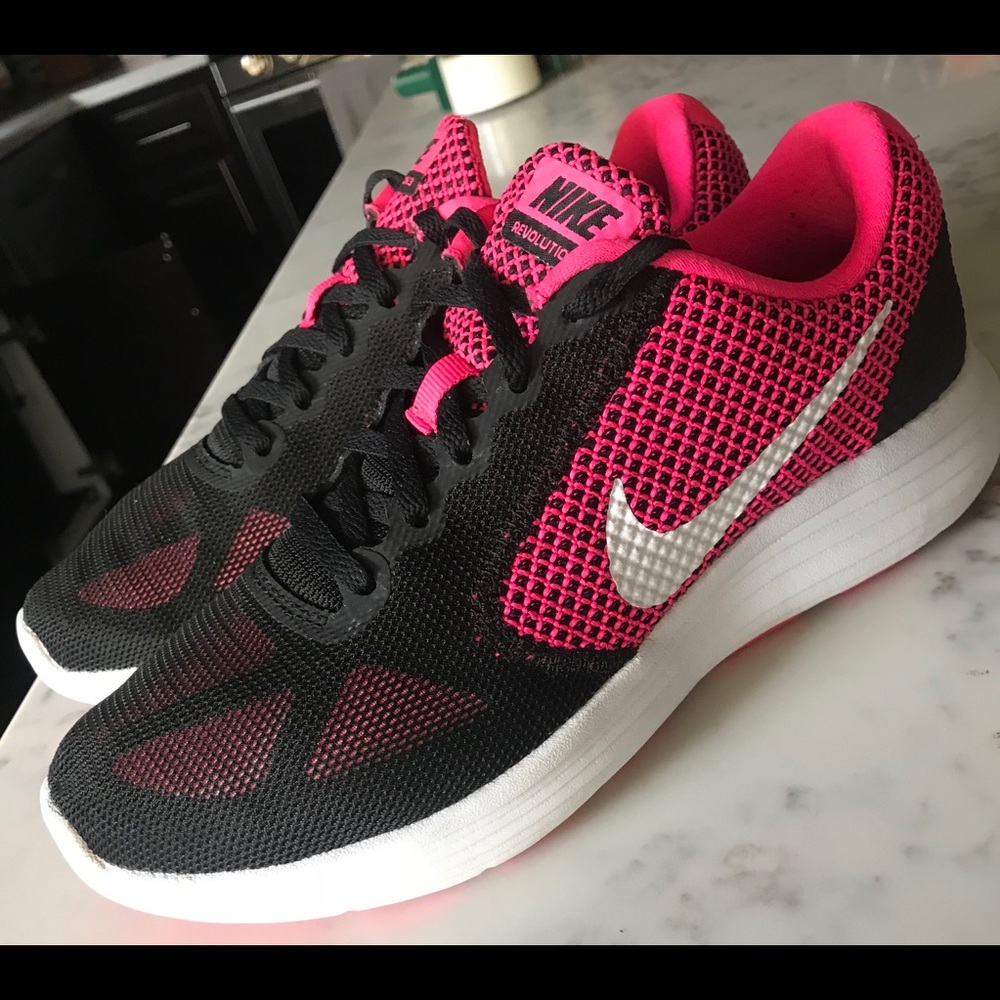 Nike Revolution 3